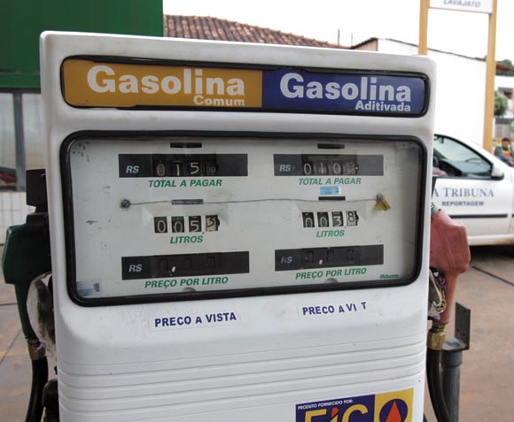 Resultado de imagem para foto de uma bomba de gasolina